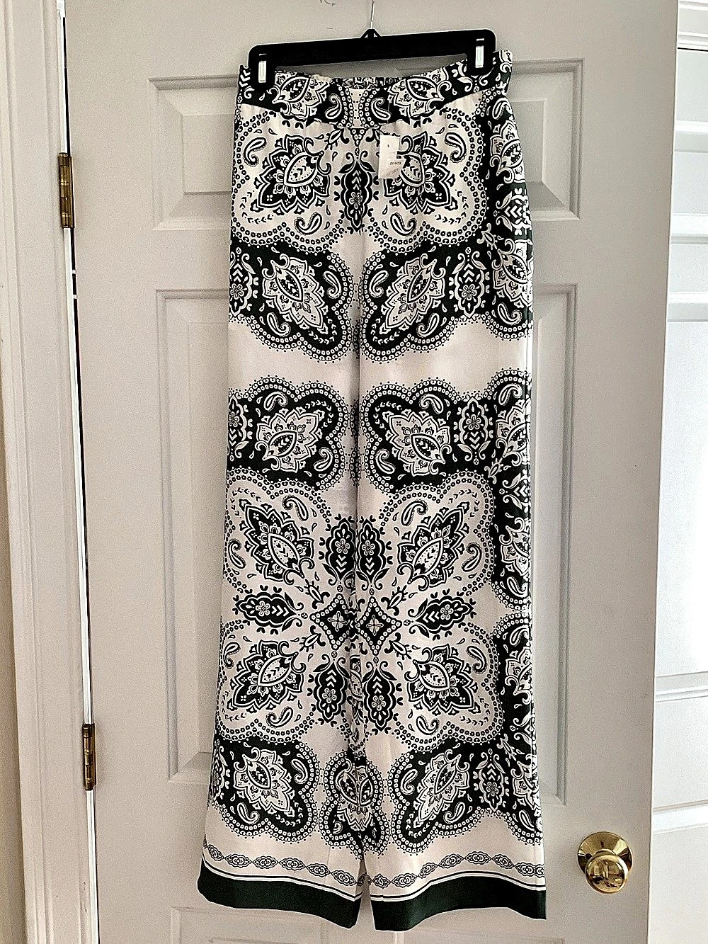 Paisley Wide Leg Pants in Black & White Like New
